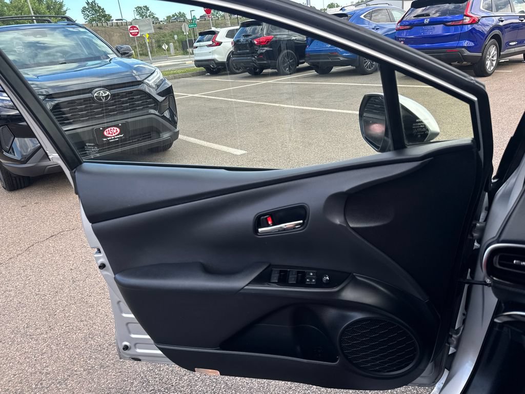 Used 2019 Toyota Prius Prime Advanced FWD image 34