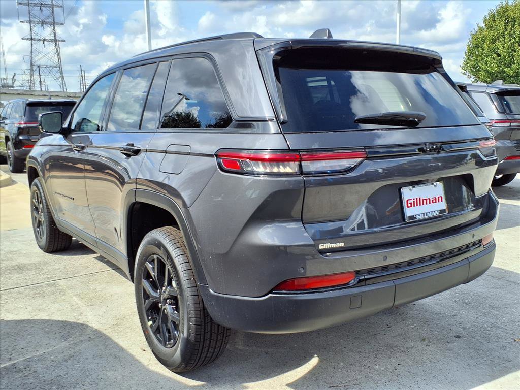 New 2025 Jeep Grand Cherokee Altitude image 2