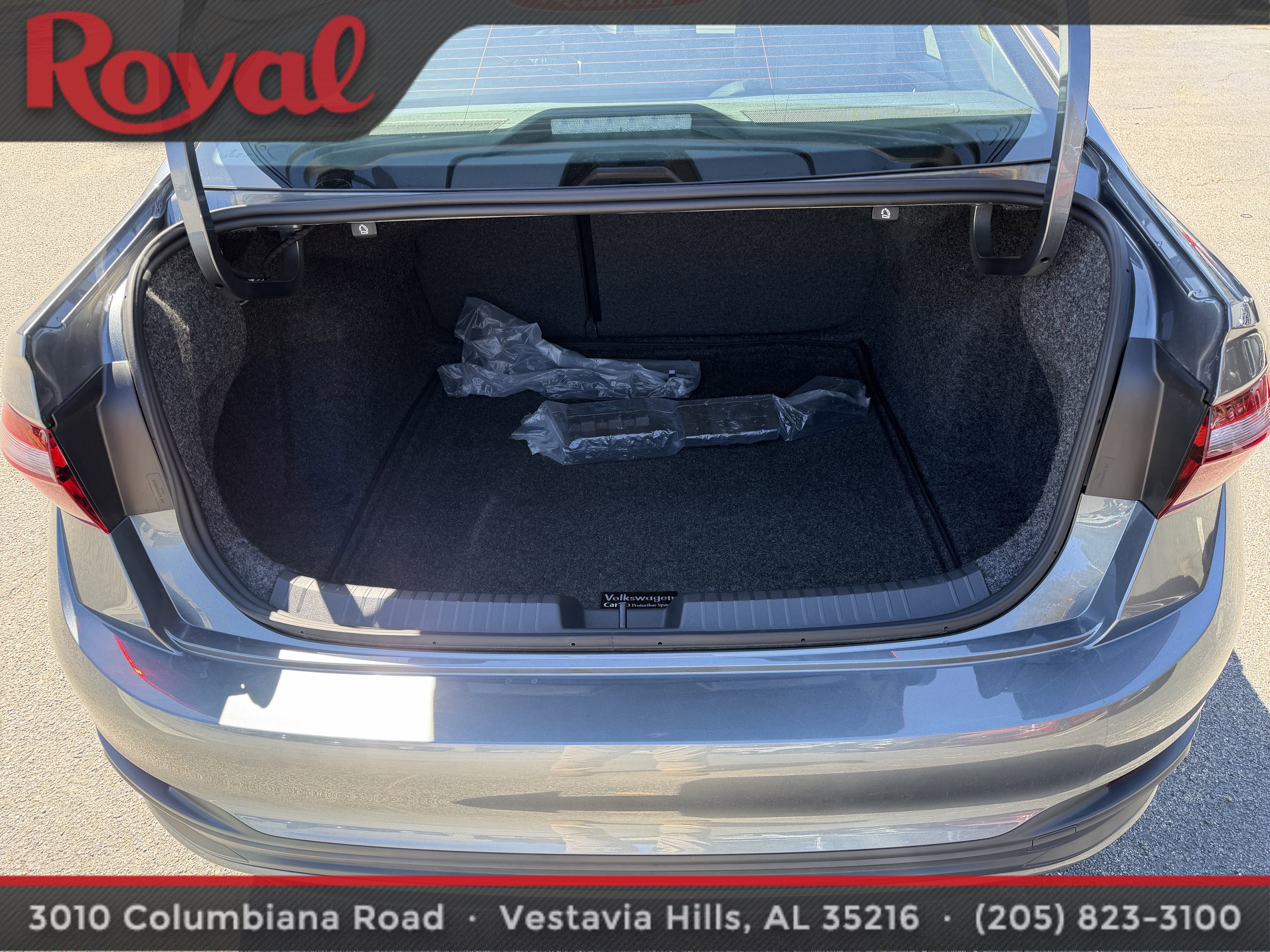 Certified 2025 Volkswagen Jetta SE w/ Sunroof Package image 10