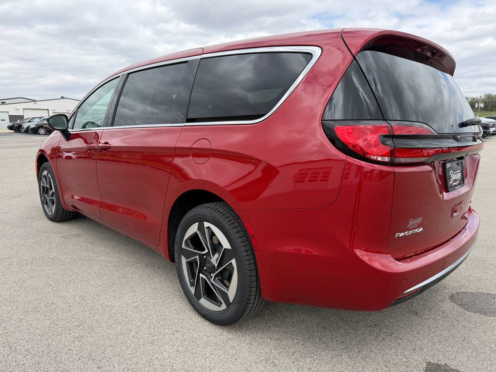 New 2027 Chrysler Pacifica Limited AWD/4WD image 7