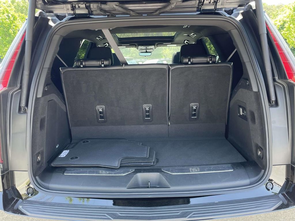 Used 2024 Cadillac Escalade Sport w/ LPO, ONYX Package image 9