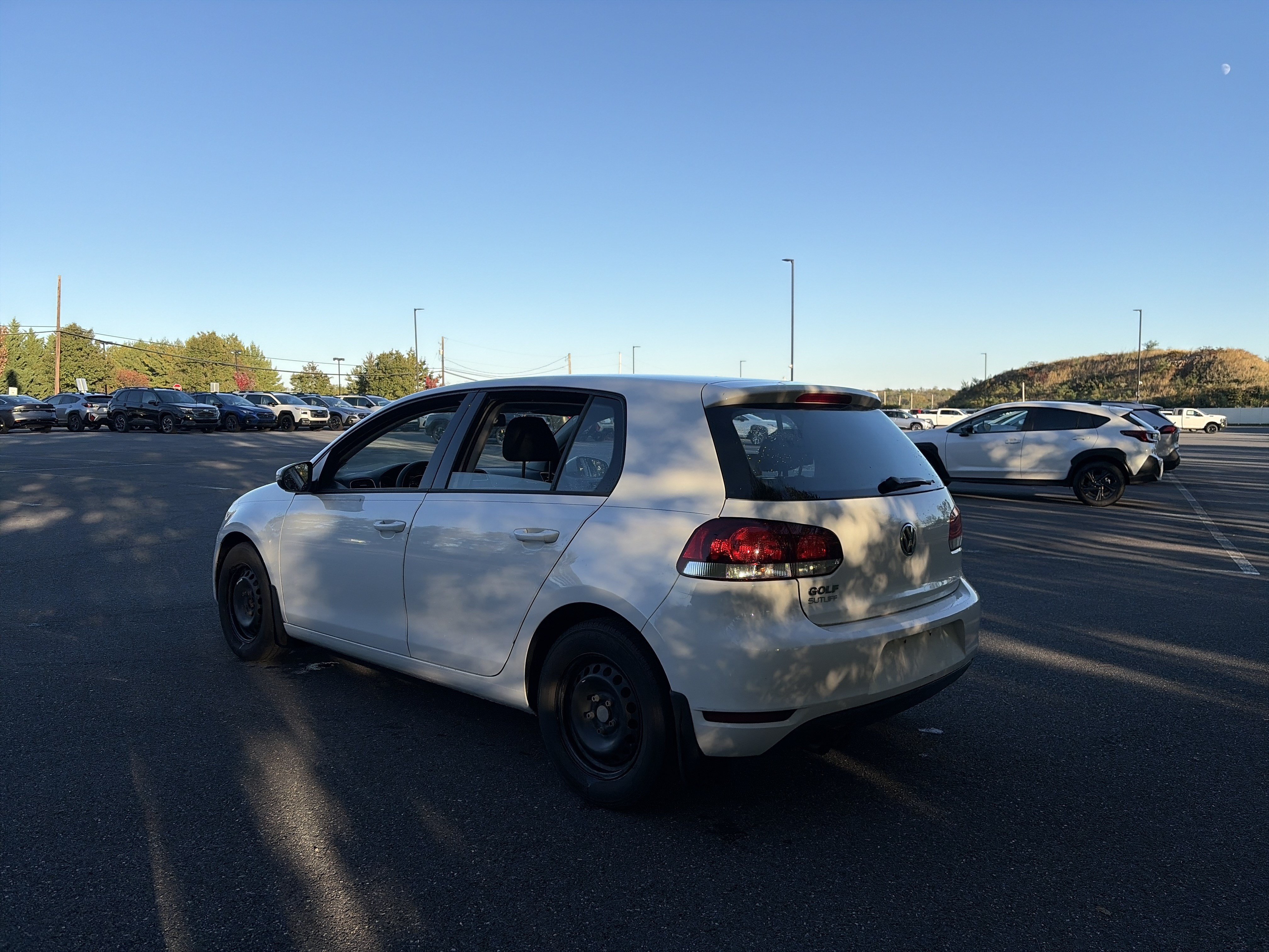 Used 2014 Volkswagen Golf 4-Door FWD image 6