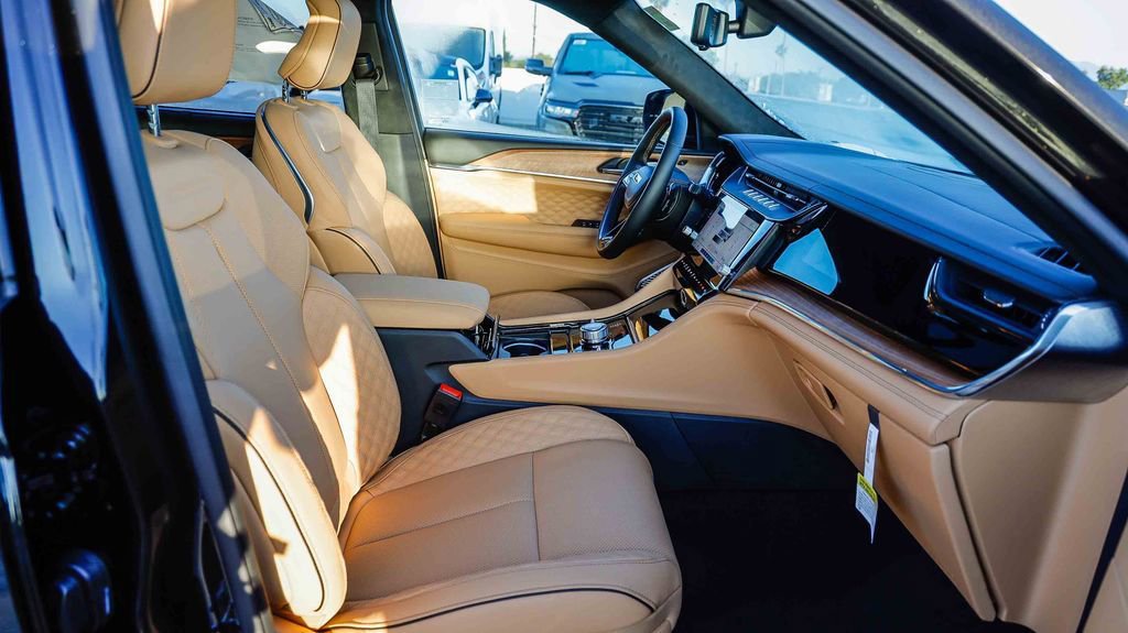 New 2026 Jeep Grand Cherokee L Summit AWD/4WD image 21