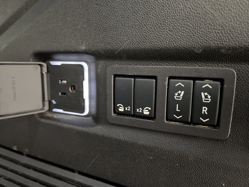 Used 2024 Chevrolet Tahoe Premier AWD/4WD image 46