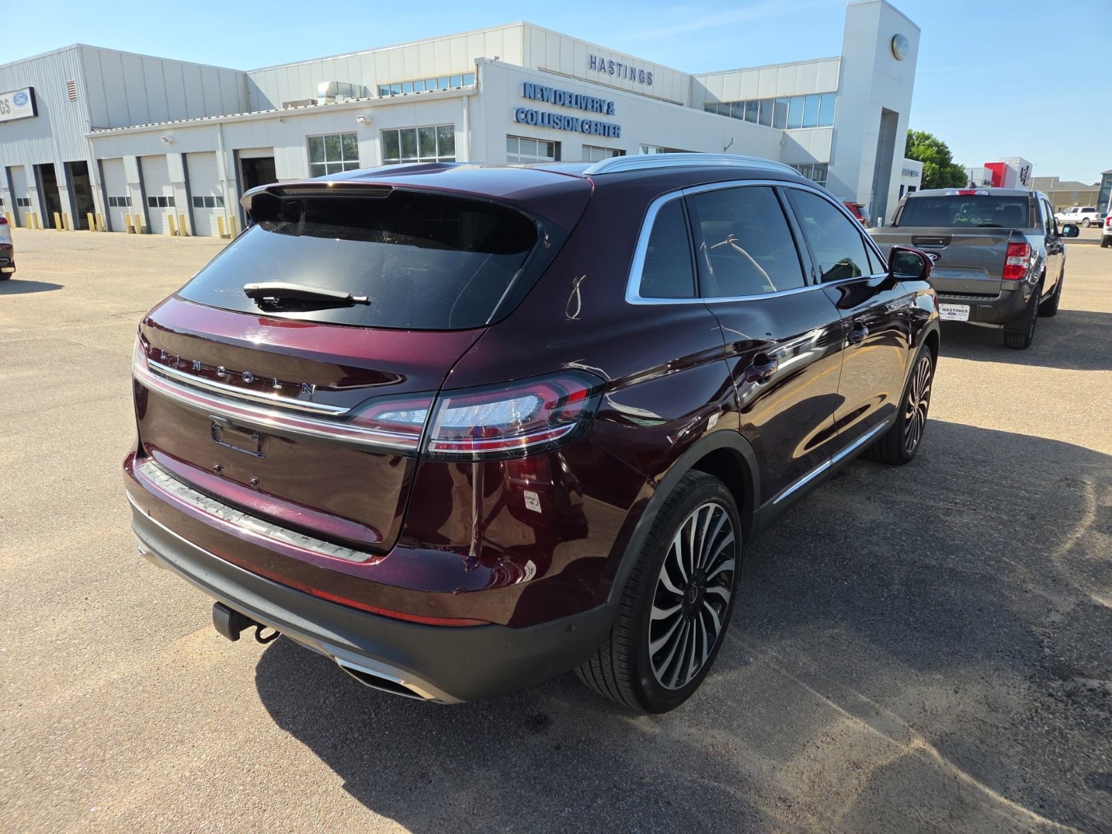 Used 2023 Lincoln Nautilus Black Label w/ Class II Trailer Tow Package AWD/4WD image 5
