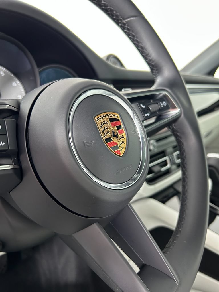 Certified 2023 Porsche Macan S AWD/4WD image 18