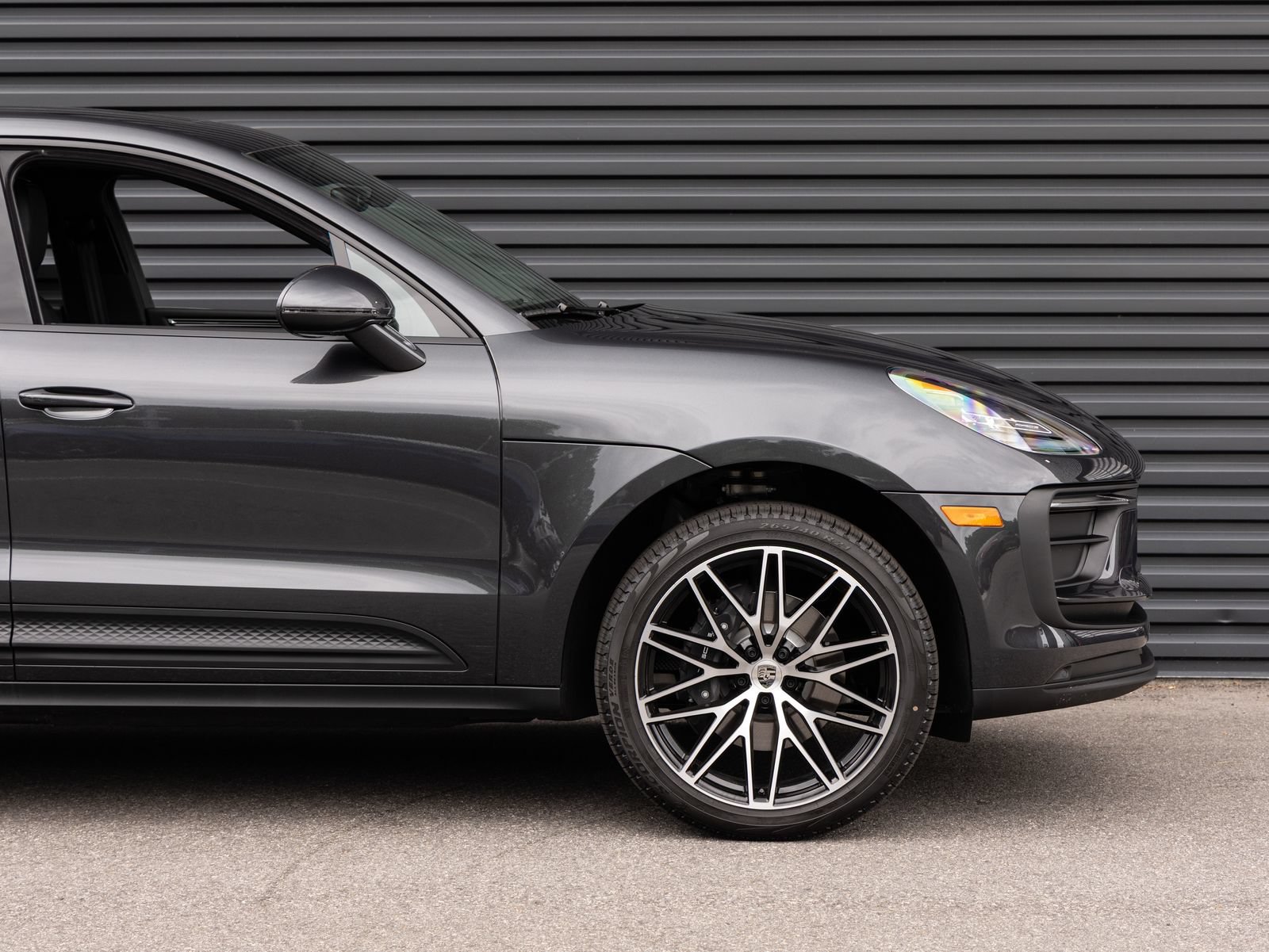 Certified 2026 Porsche Macan AWD/4WD image 9