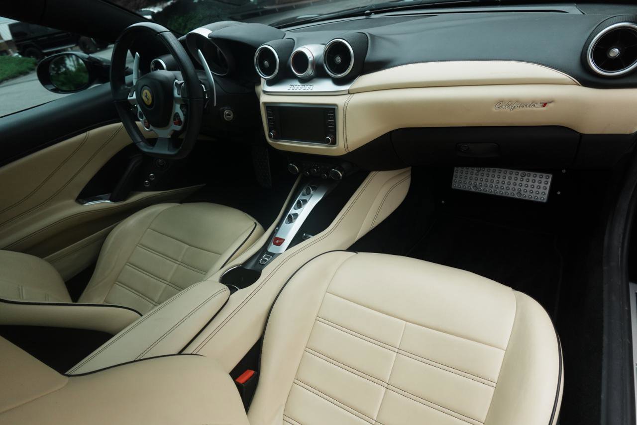 Used 2015 Ferrari California T RWD image 14