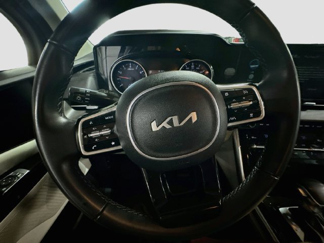 Certified 2023 Kia Carnival EX FWD image 18