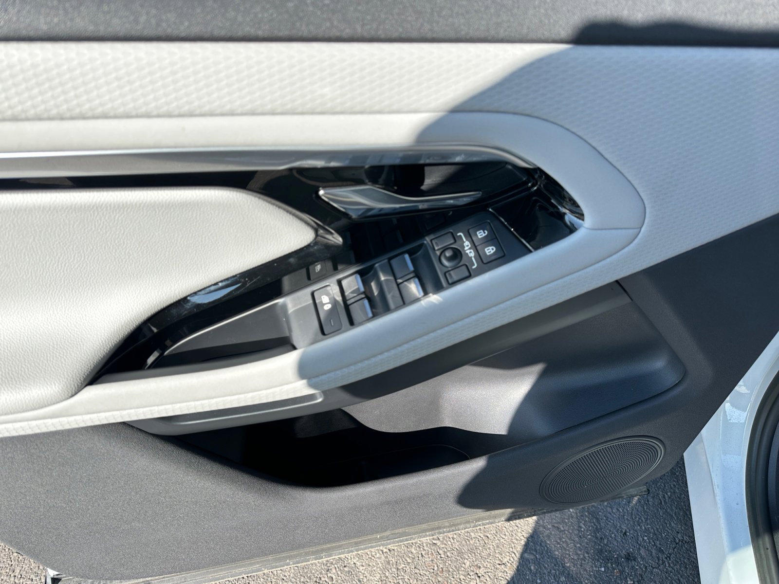 Used 2023 Land Rover Range Rover Evoque R-Dynamic S image 15