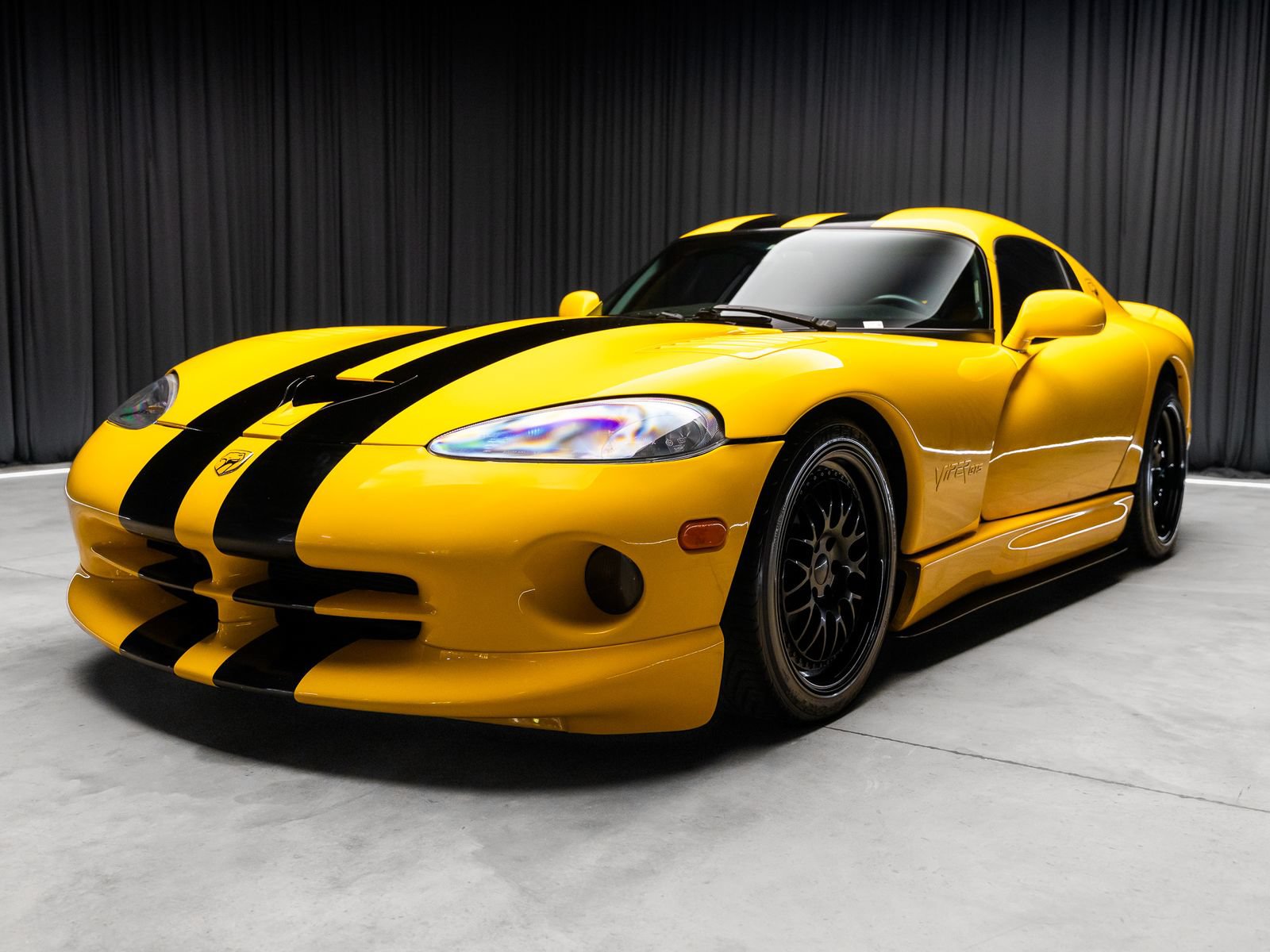Used 2001 Dodge Viper GTS RWD image 4