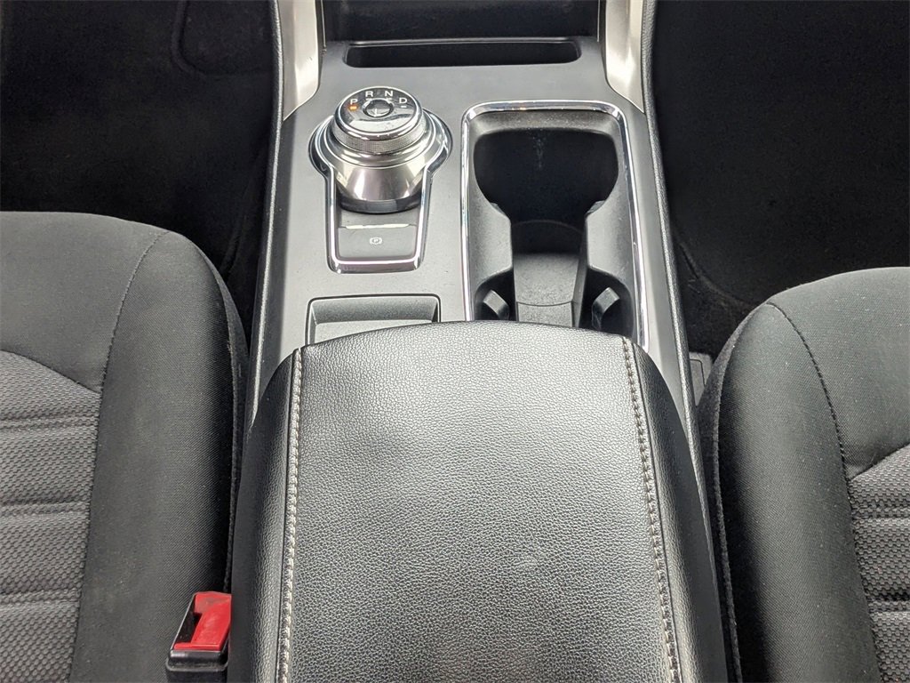 Used 2020 Ford Fusion SE image 18