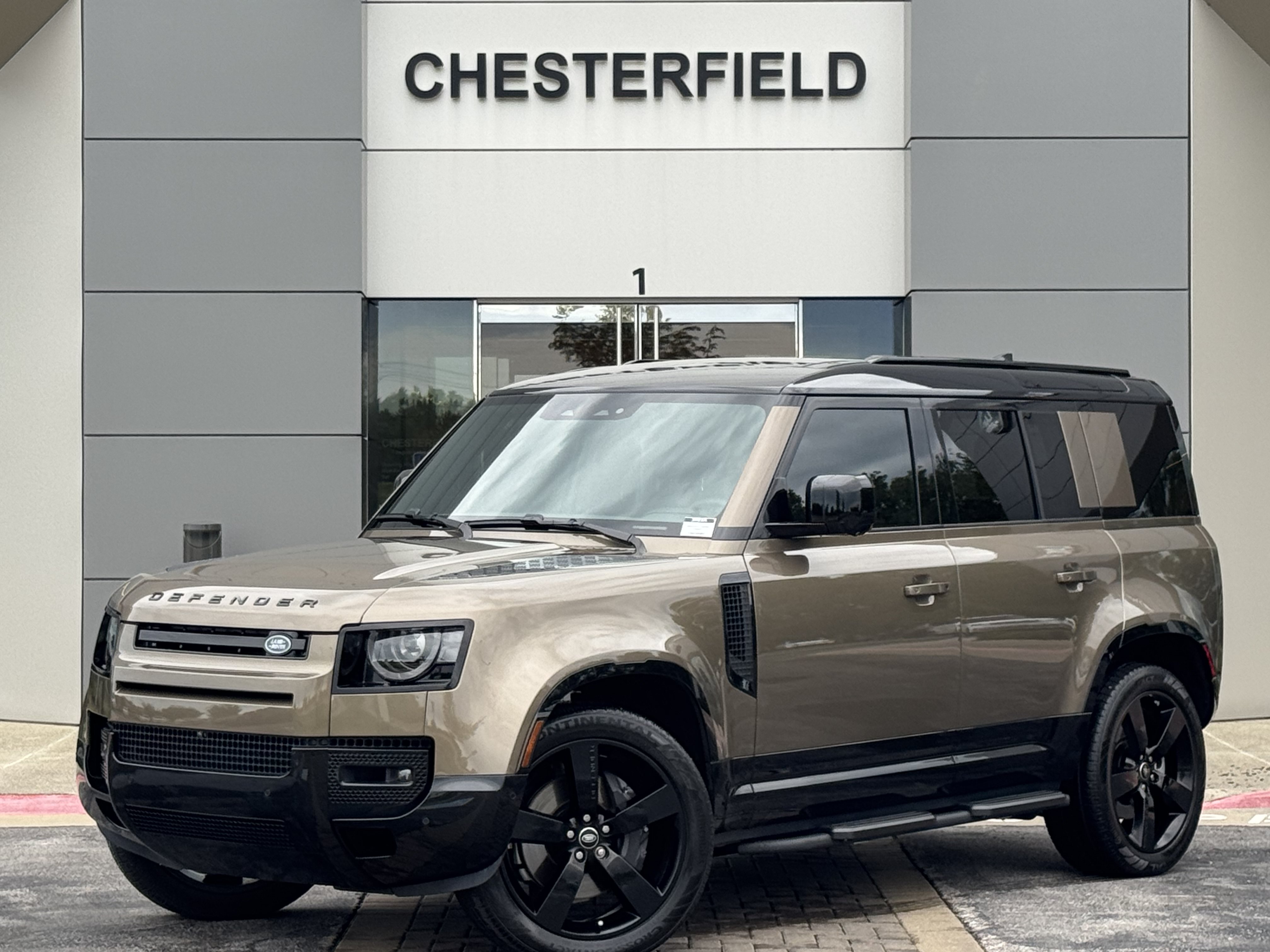 Certified 2025 Land Rover Defender 110 X-Dynamic SE AWD/4WD image 1