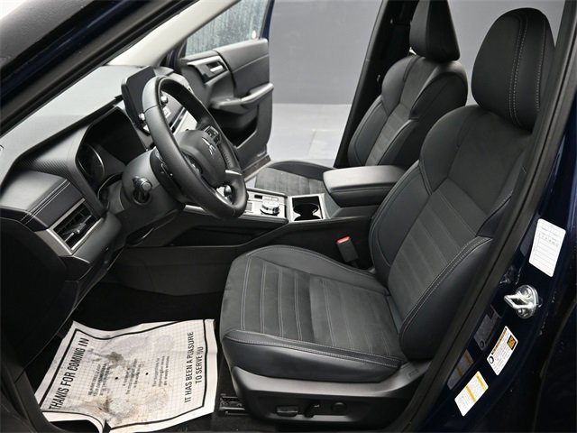 Used 2024 Mitsubishi Outlander SE image 14