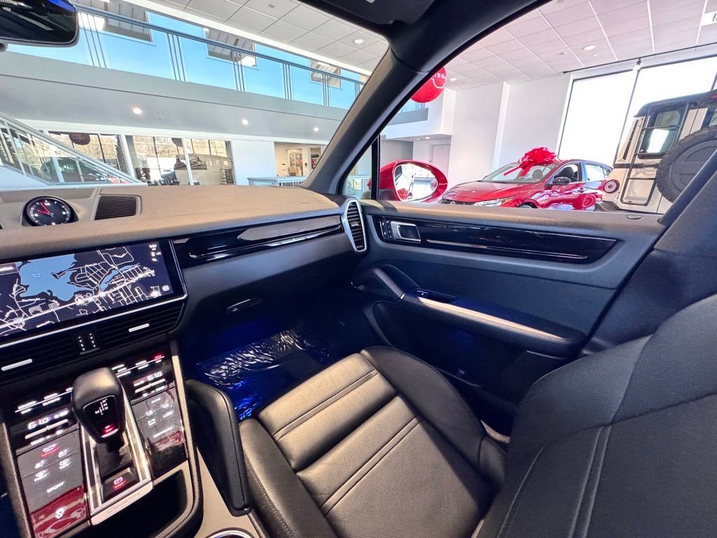 Used 2023 Porsche Cayenne Platinum Edition image 24