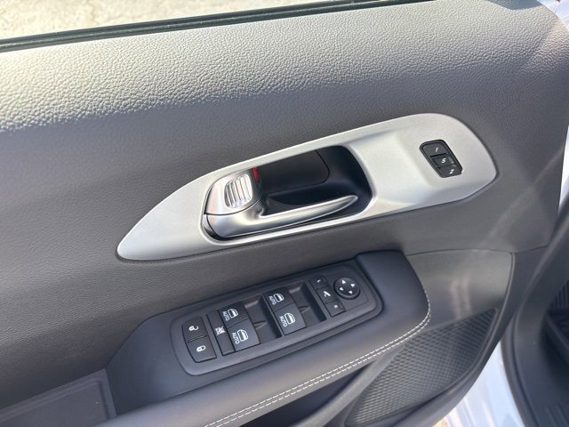 New 2026 Chrysler Pacifica Limited image 20