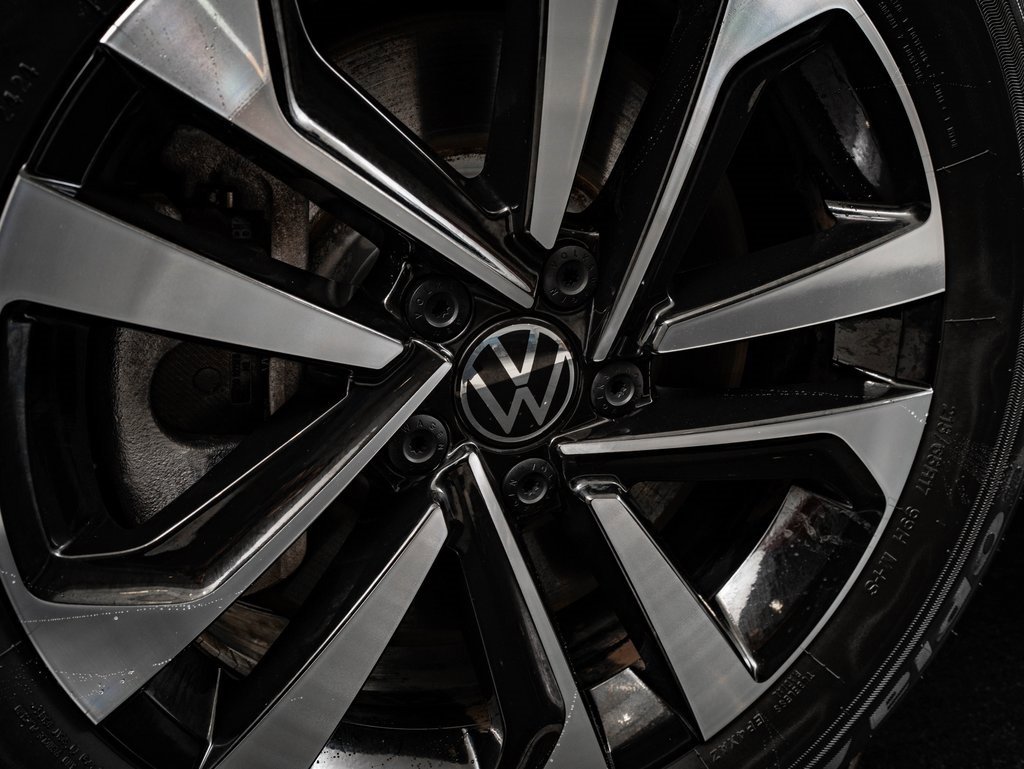 Used 2024 Volkswagen Tiguan S image 8