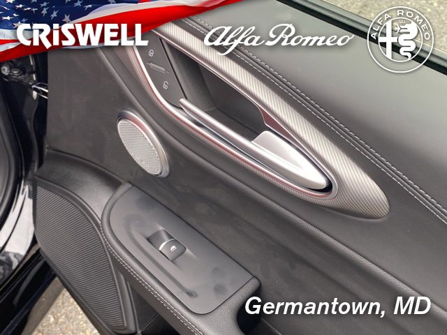 New 2025 Alfa Romeo Giulia AWD image 38