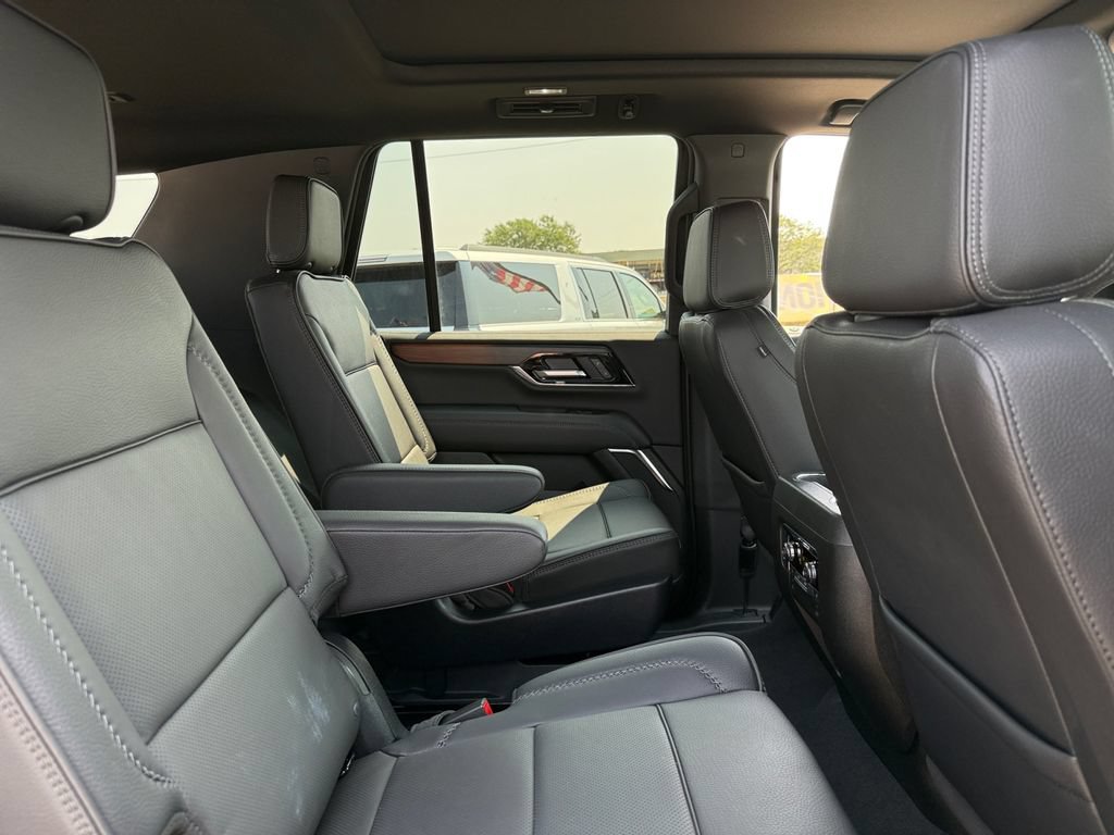 Used 2025 GMC Yukon Denali w/ Sun & Power Step Package AWD/4WD image 43