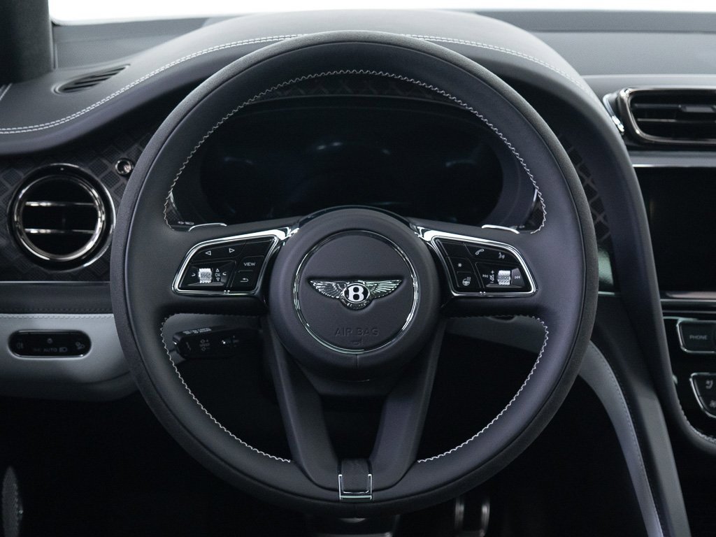 Used 2025 Bentley Bentayga image 30