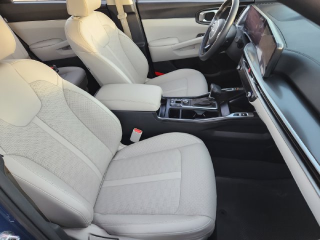 Used 2024 Kia Sorento S w/ Panoramic Sunroof Package FWD image 11