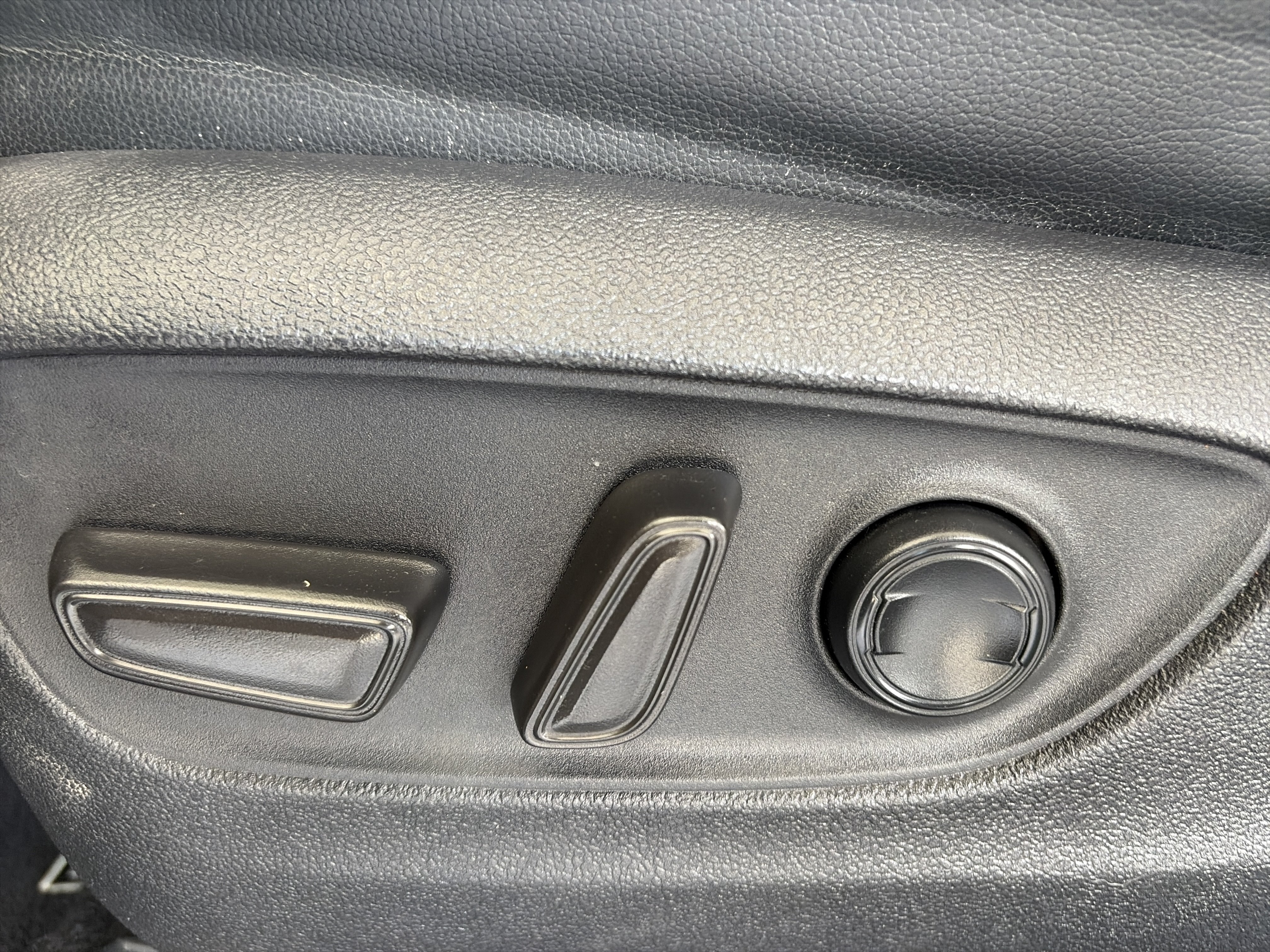 Used 2022 Toyota Highlander XLE FWD image 17