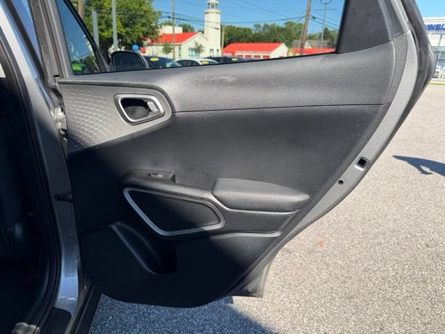 Used 2024 Kia Soul LX w/ Option Group 015 FWD image 16