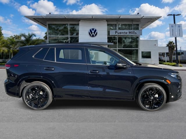New 2026 Volkswagen Tiguan SE R-Line FWD image 3