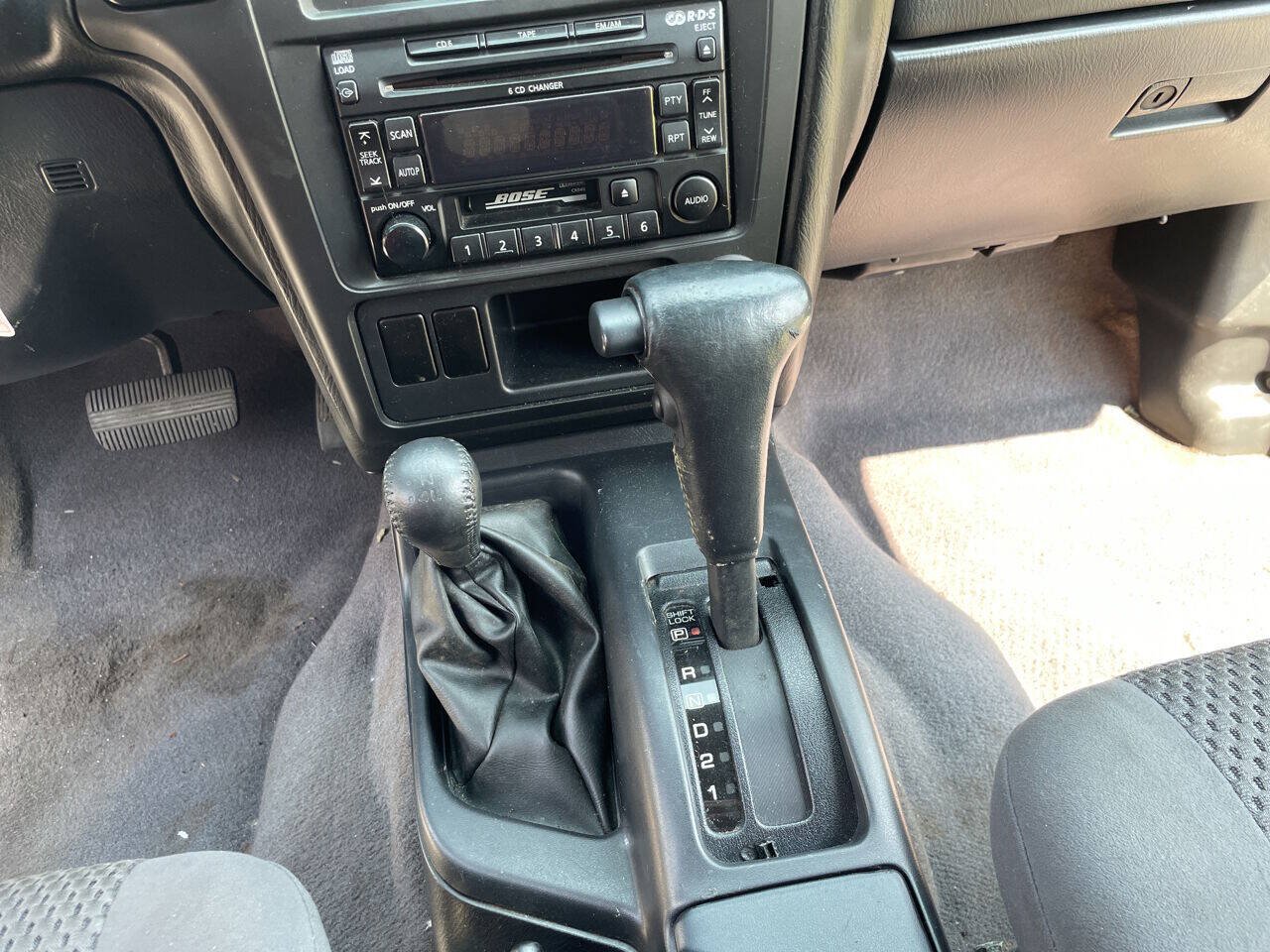 Used 2002 Nissan Pathfinder SE AWD/4WD image 16