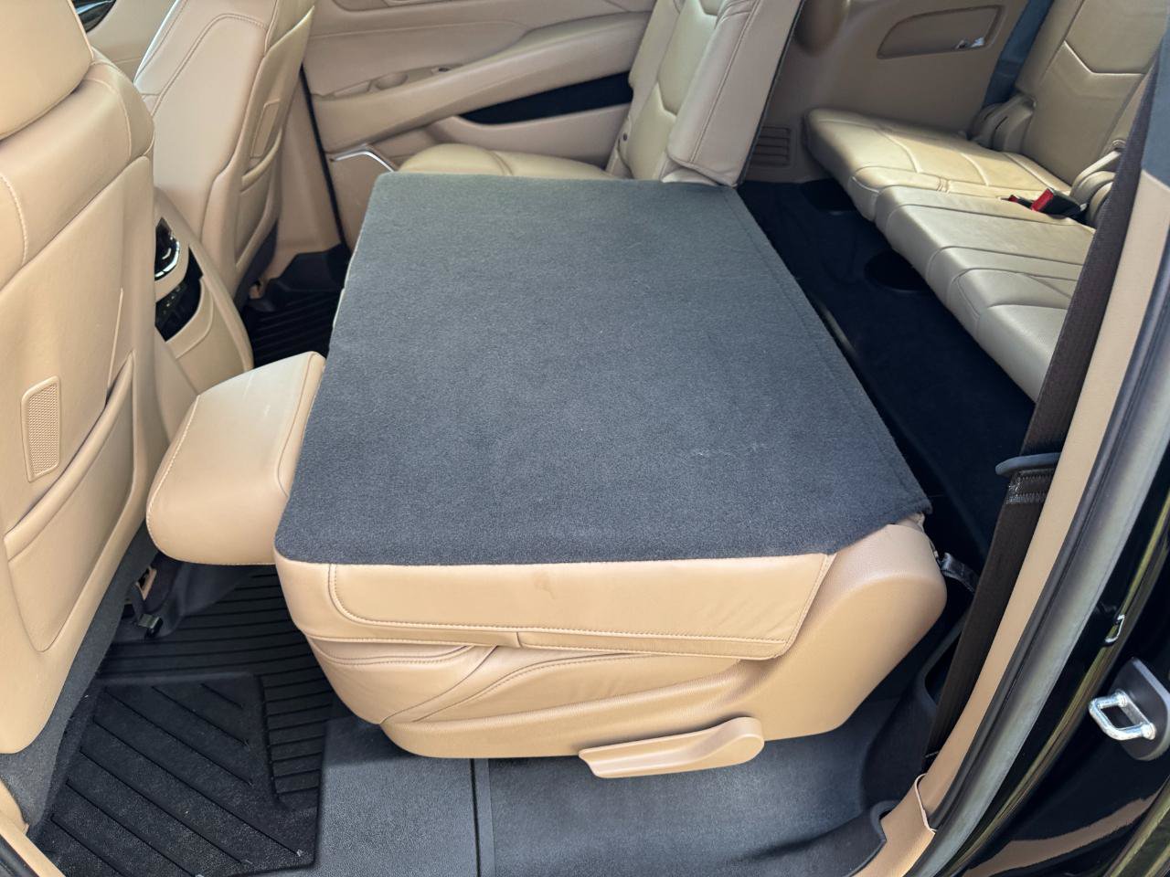 Used 2020 Cadillac Escalade ESV Platinum AWD/4WD image 29