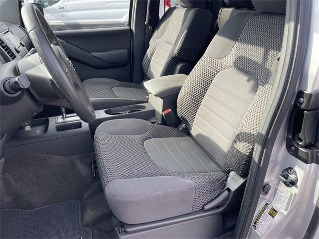 Used 2013 Nissan Frontier SV image 21