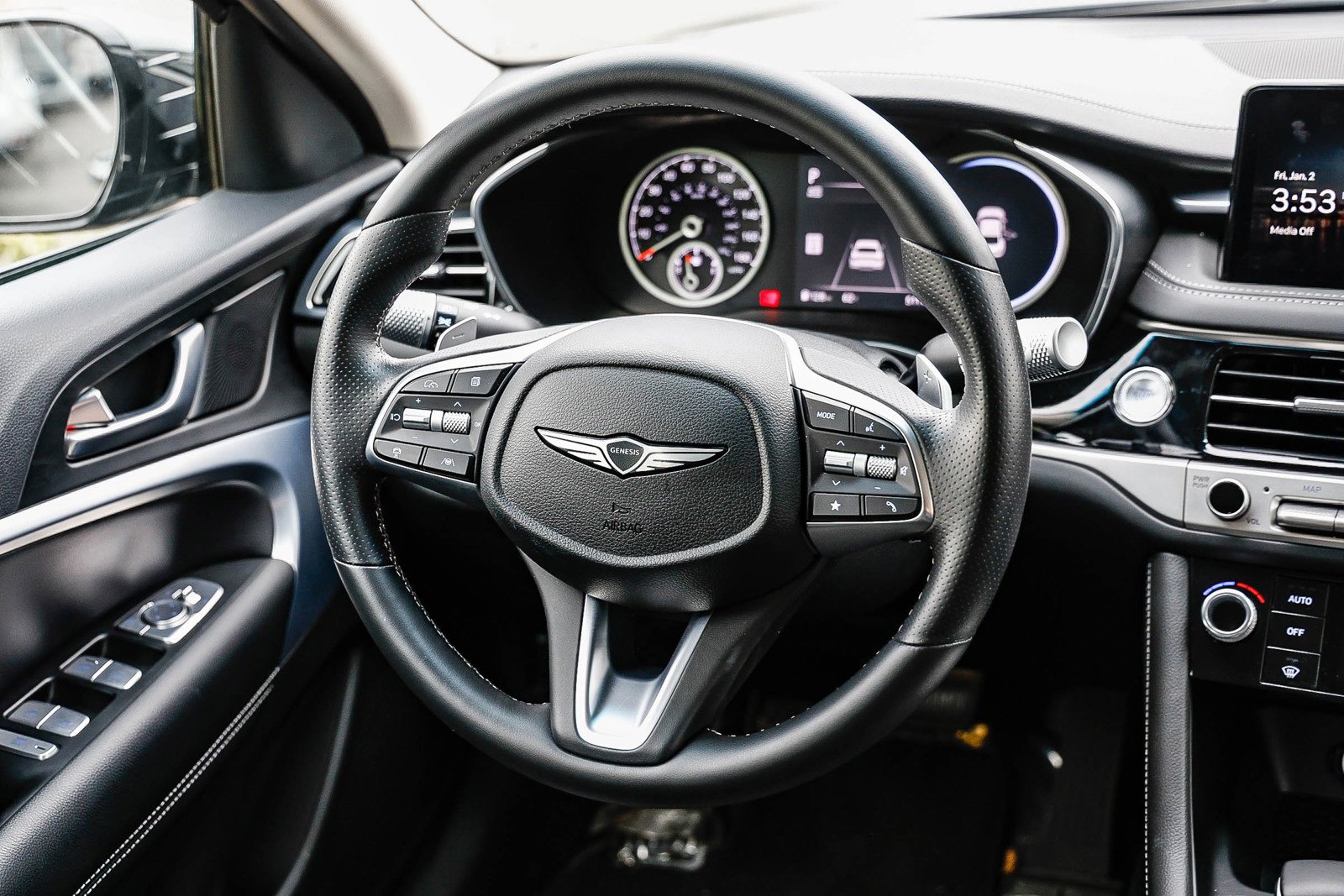 Used 2025 Genesis G70 2.5T image 13