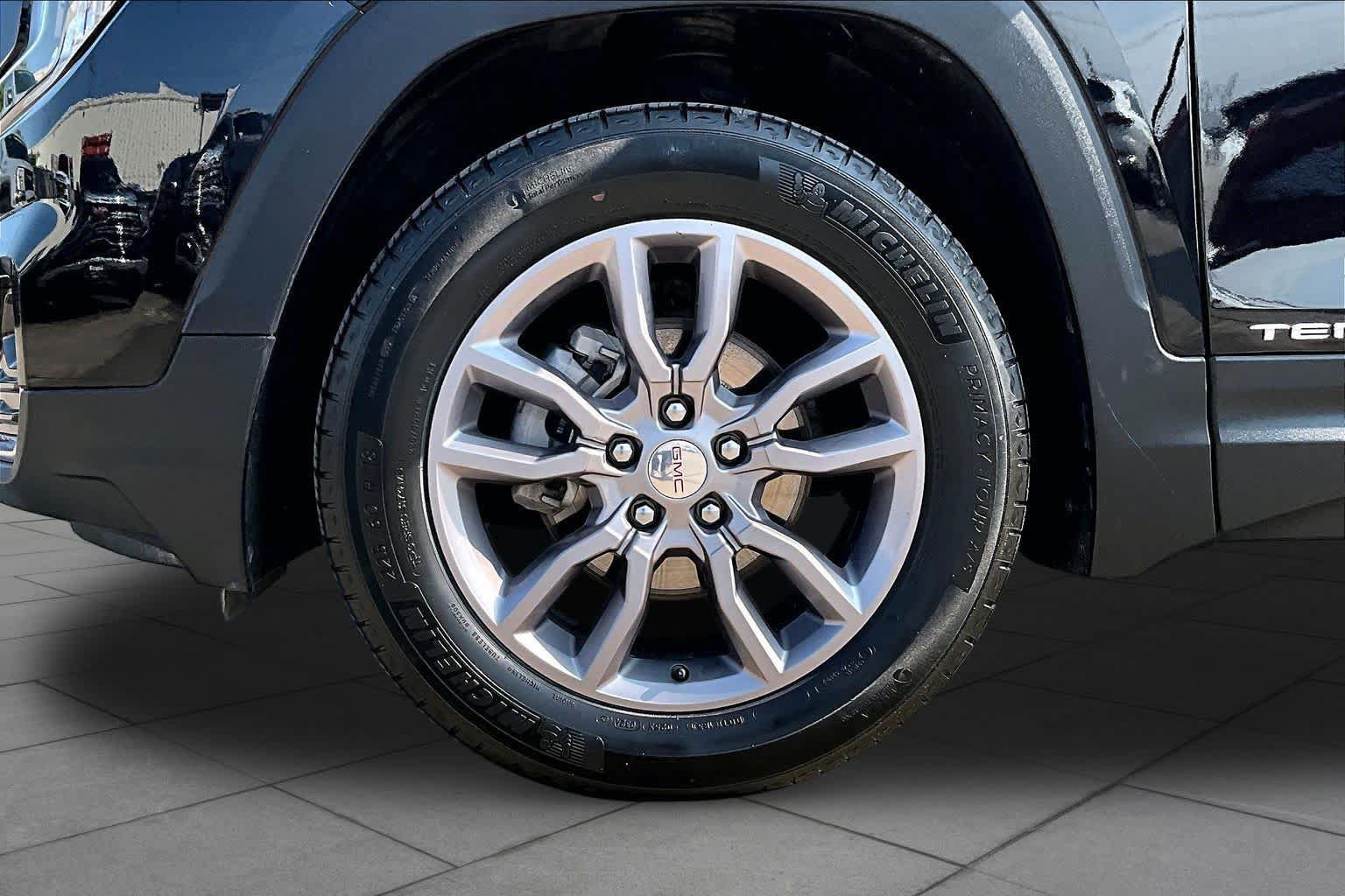 Used 2024 GMC Terrain SLT AWD/4WD image 11