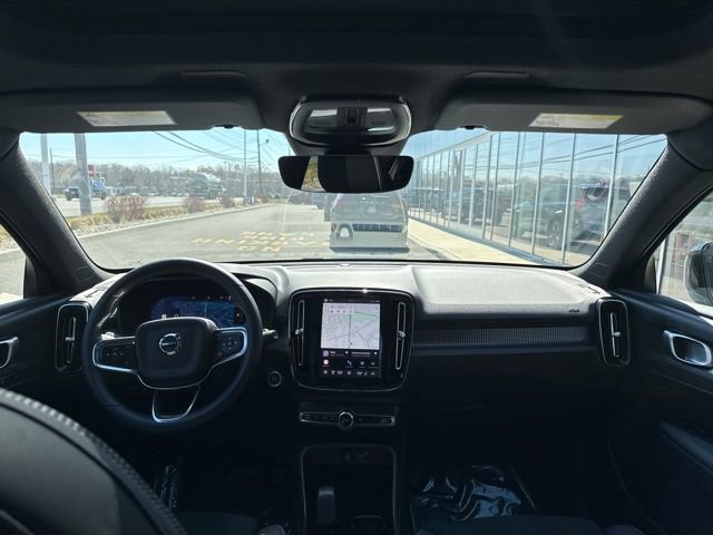 Certified 2025 Volvo XC40 B5 Plus image 18