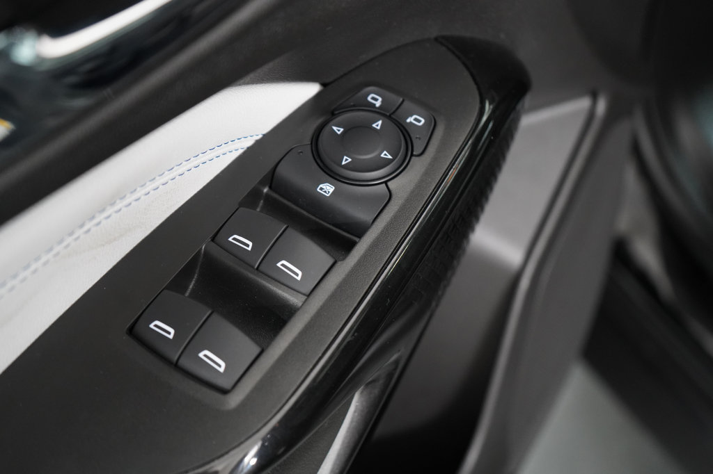Used 2024 Chevrolet Trax LT w/ Sunroof Package FWD image 19