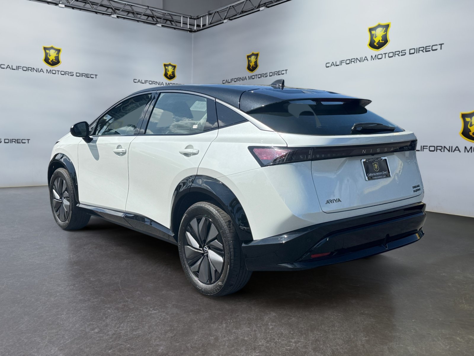 Used 2024 Nissan Ariya AWD image 3
