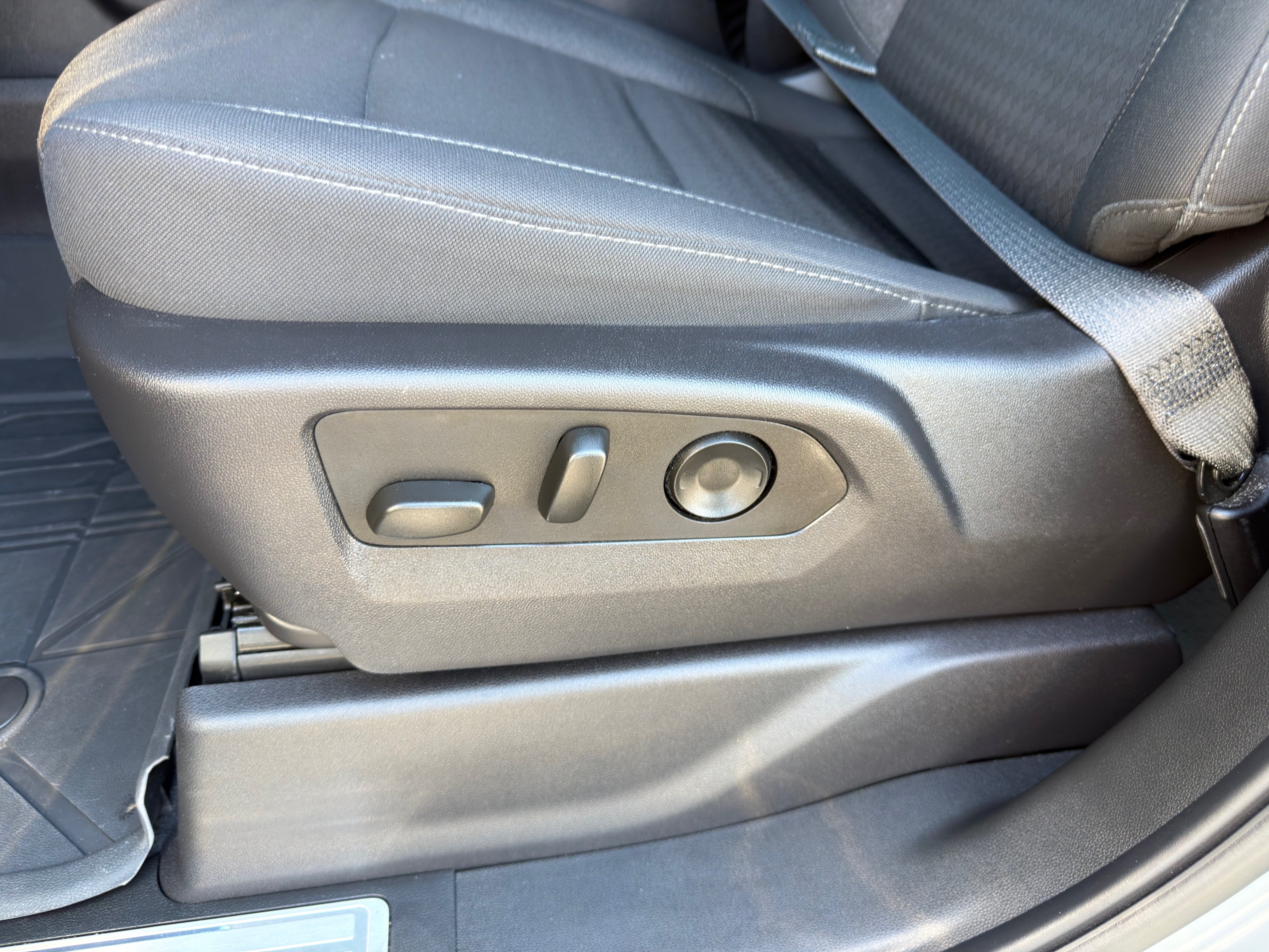 Used 2024 Chevrolet Silverado 1500 RST w/ Convenience Package II RWD image 31