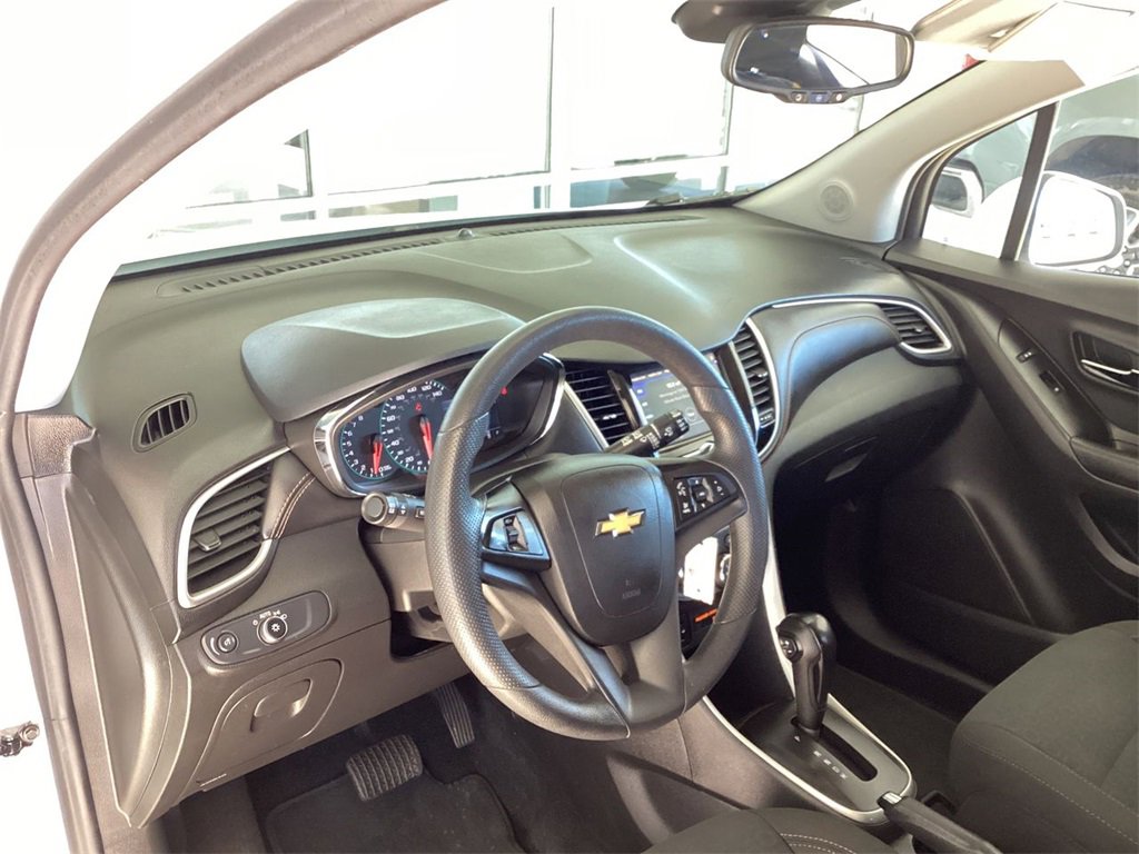 Certified 2022 Chevrolet Trax LS w/ Tint and Cruise Package image 10