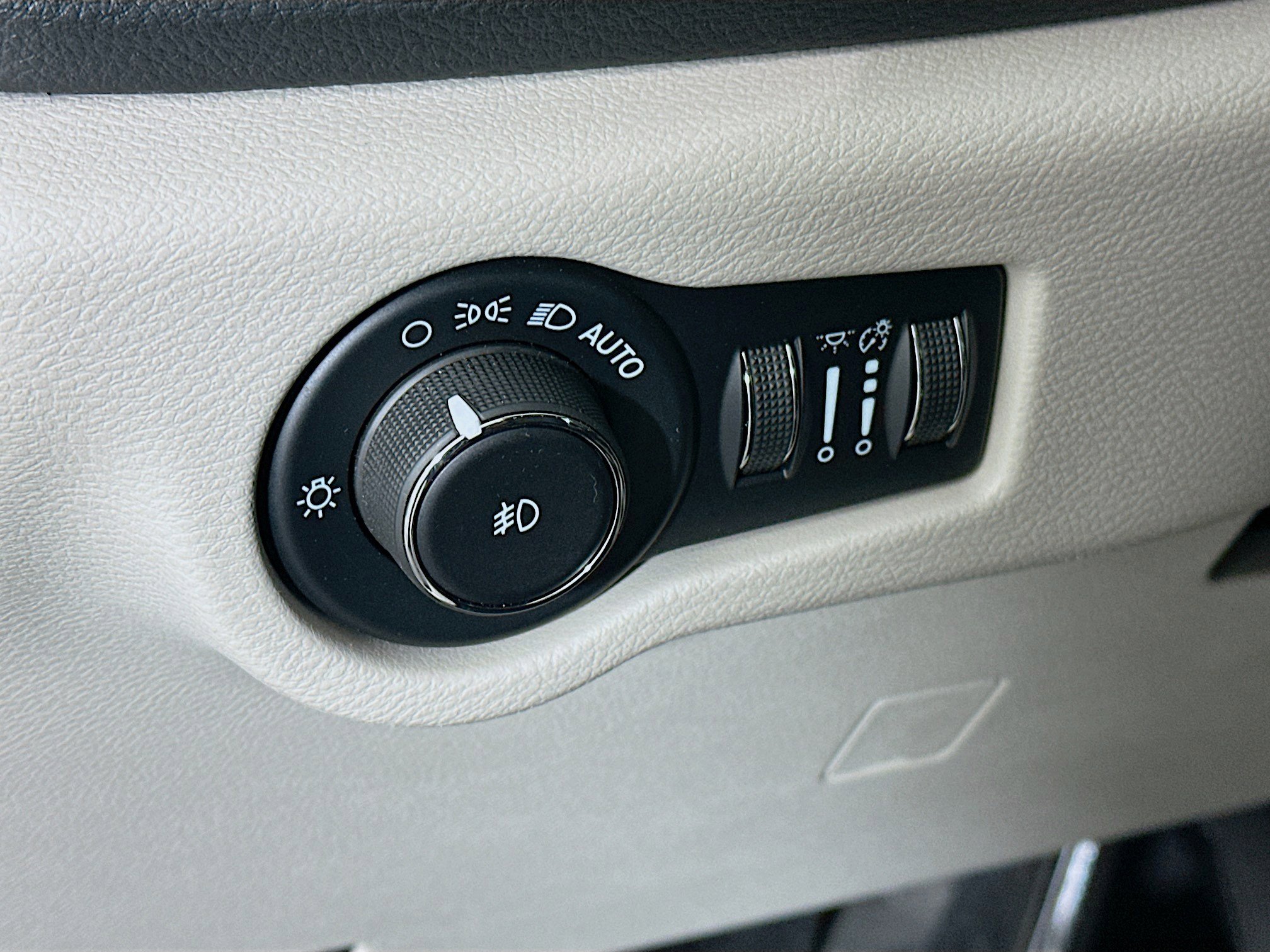 Used 2023 Chrysler Pacifica Touring-L FWD image 17