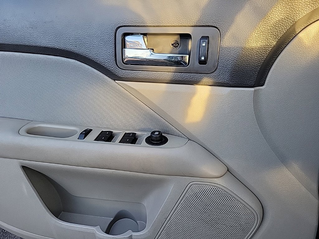 Used 2012 Ford Fusion SE FWD image 12
