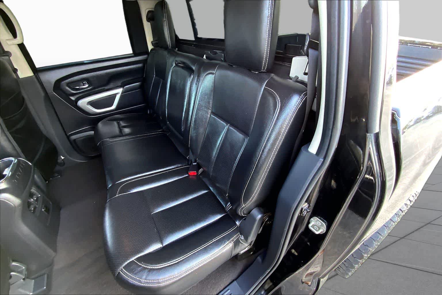 Used 2018 Nissan Titan SV w/ SV Convenience Package RWD image 19