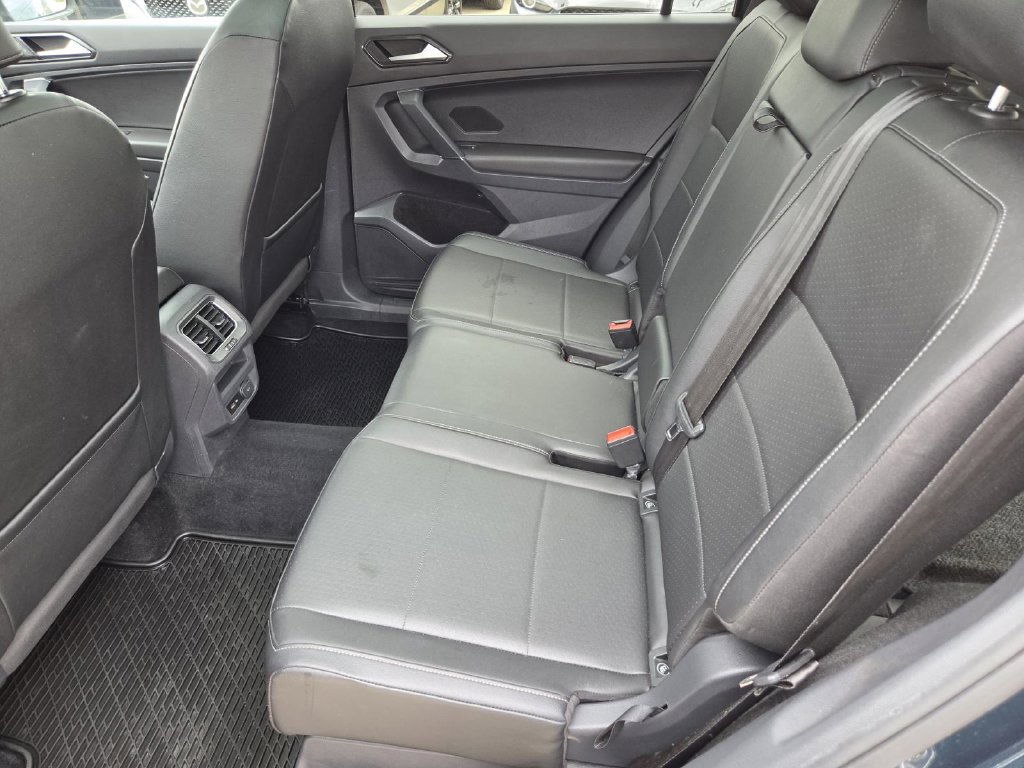 Used 2018 Volkswagen Tiguan SEL AWD/4WD image 14