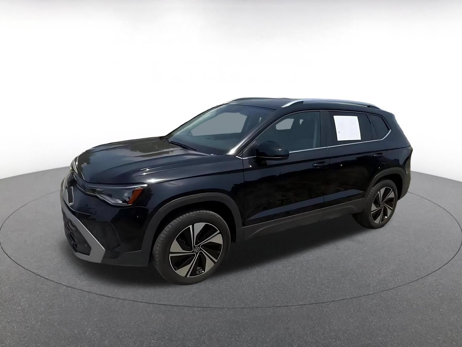 Used 2025 Volkswagen Taos SE AWD/4WD image 8