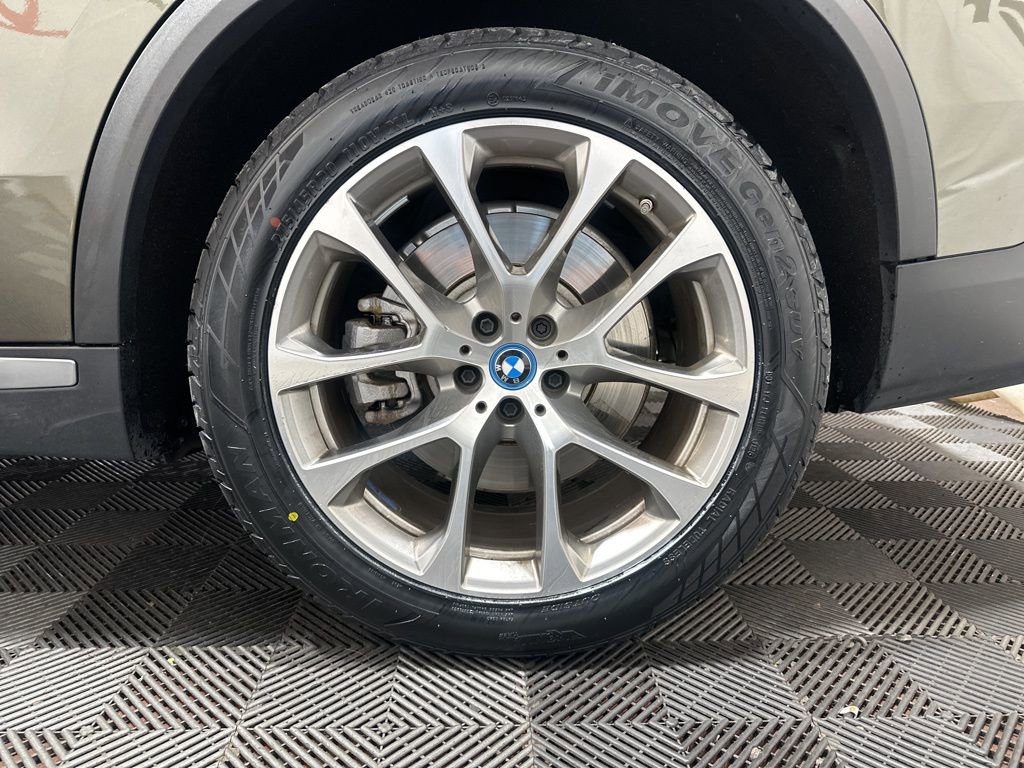 Used 2024 BMW X5 xDrive50e w/ Premium Package image 27