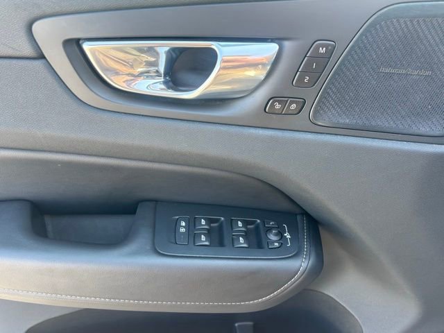 Used 2022 Volvo XC60 B5 Inscription w/ Climate Package image 11