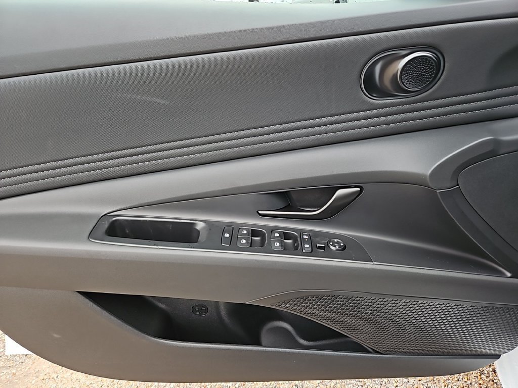 Used 2025 Hyundai Elantra SEL FWD image 21