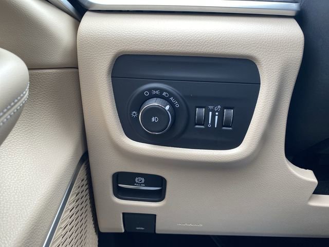 Used 2022 Jeep Grand Cherokee L Limited image 27