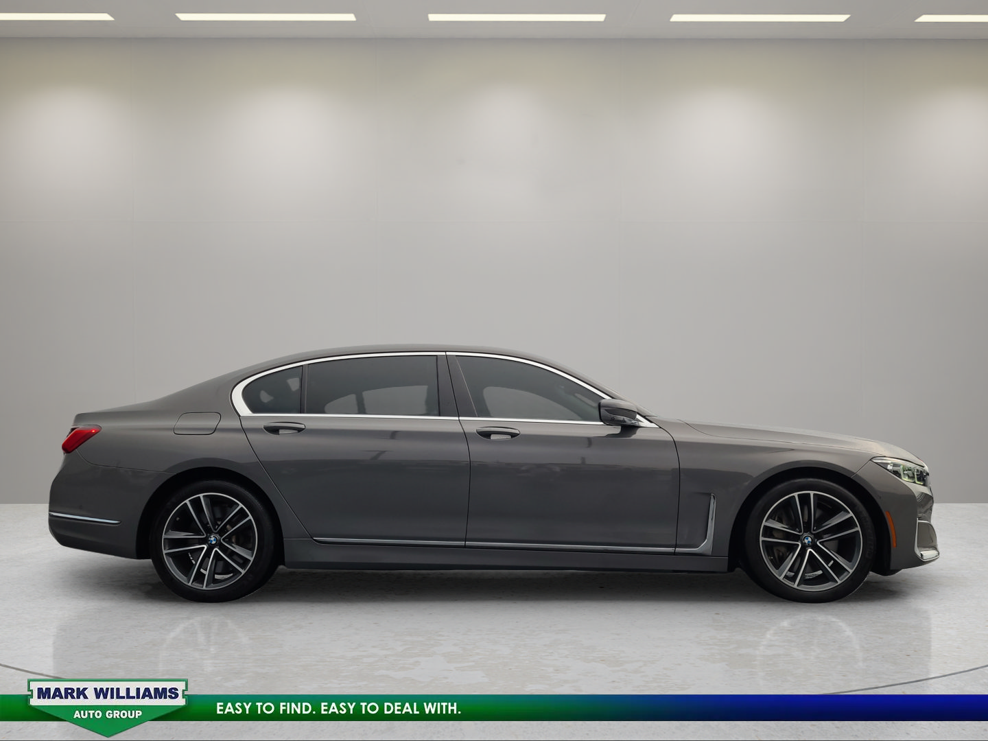 Used 2022 BMW 750i xDrive w/ Executive Package AWD/4WD image 2