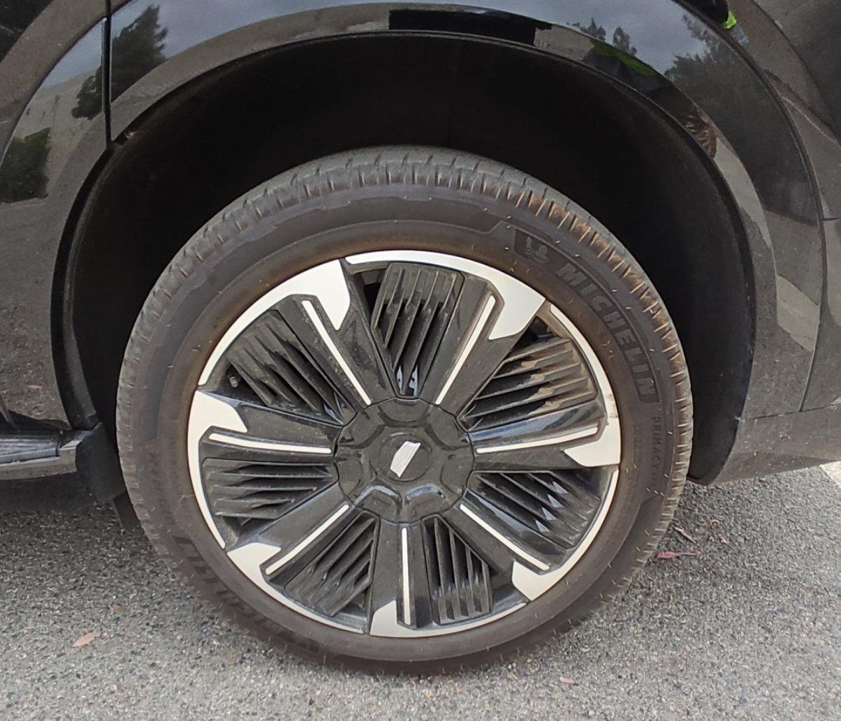 Used 2025 Cadillac Escalade IQ Sport 2 AWD/4WD image 11