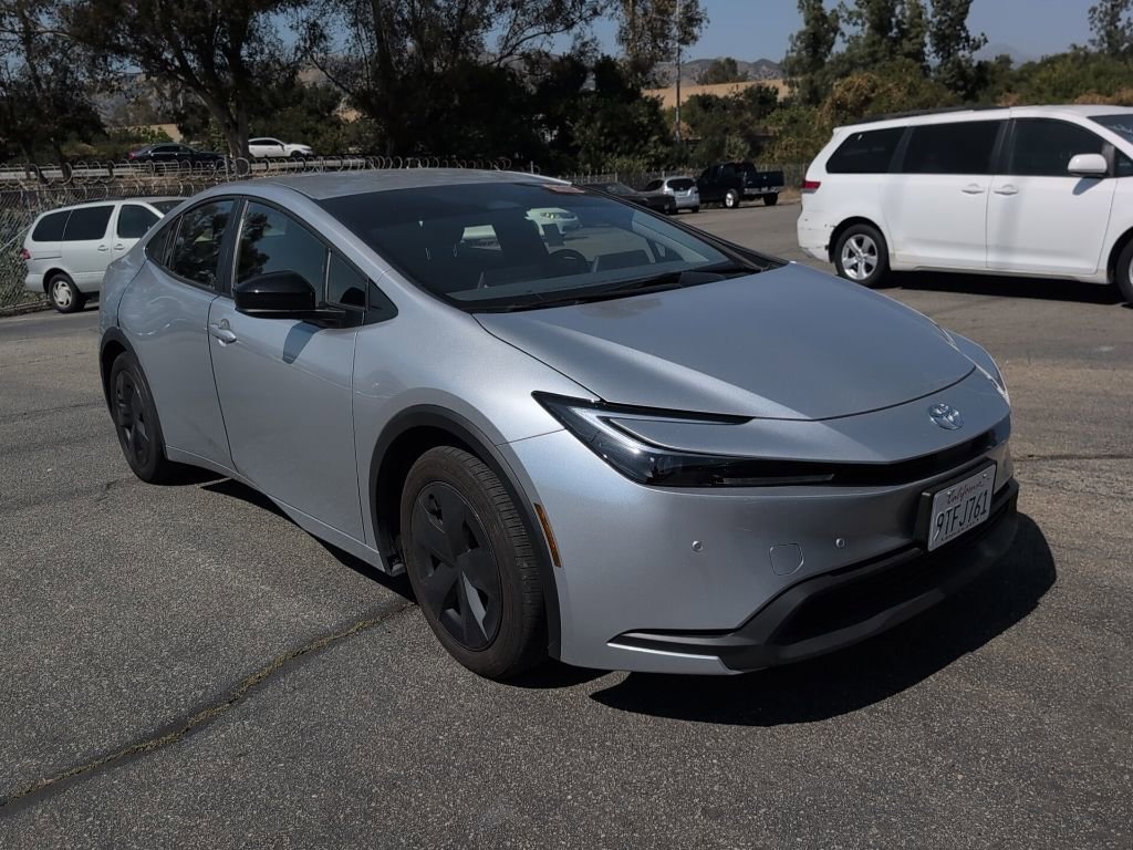 Used 2025 Toyota Prius LE FWD video 1